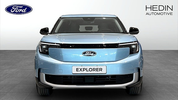 Ford Explorer 8 of 9