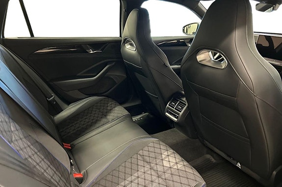 Volkswagen Passat 6 of 14
