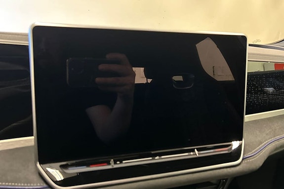 Volkswagen Passat 10 of 14