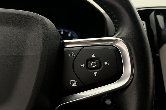 Volvo XC40 15 of 27