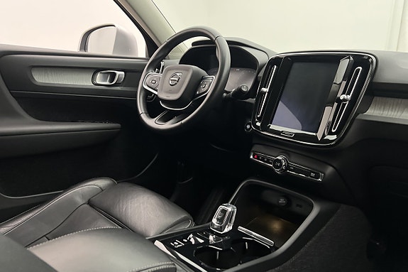 Volvo XC40 8 of 27