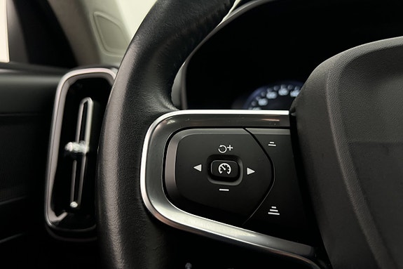 Volvo XC40 14 of 27