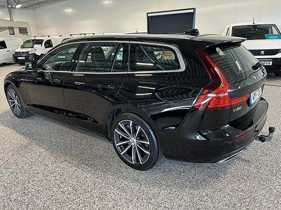 Volvo V60 2 of 5