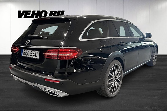 Mercedes-Benz E220 3 of 5