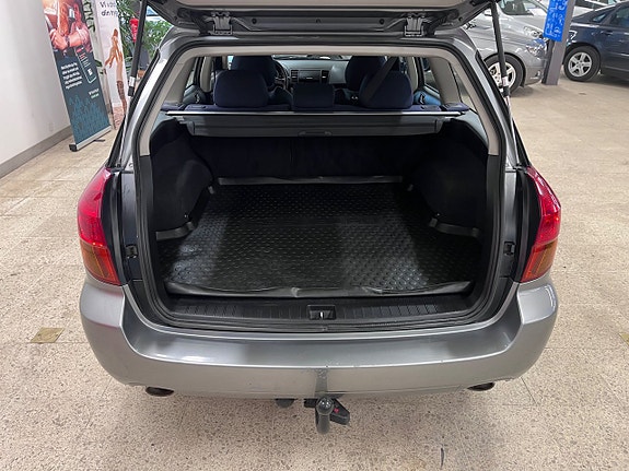 Subaru Legacy 10 of 14