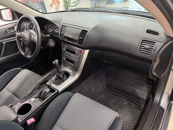 Subaru Legacy 12 of 14