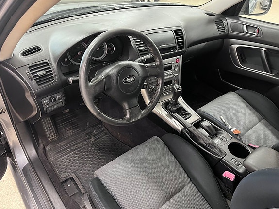 Subaru Legacy 8 of 14