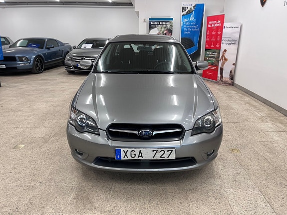 Subaru Legacy 2 of 5