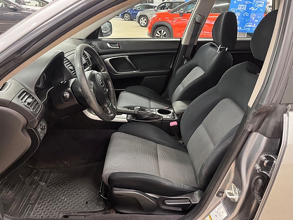Subaru Legacy 7 of 14