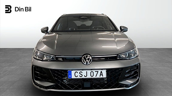 Volkswagen Passat 4 of 15