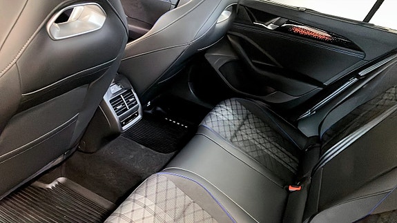 Volkswagen Passat 12 of 15