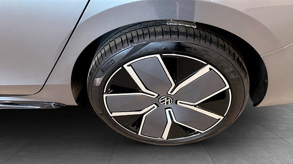 Volkswagen Passat 6 of 15