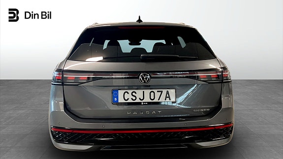Volkswagen Passat 5 of 15