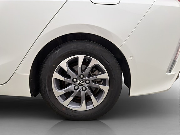 Toyota Prius 29 of 29