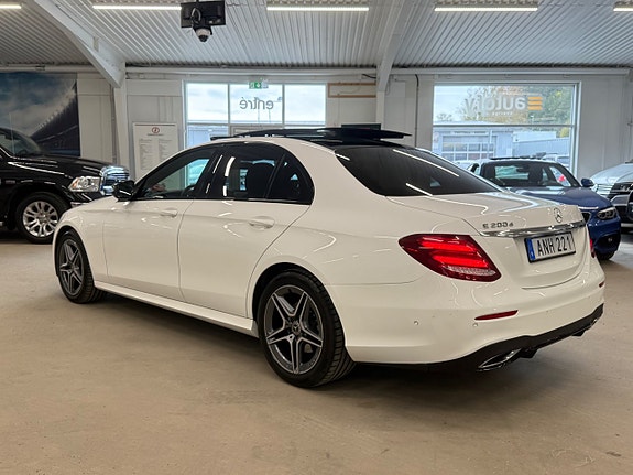 Mercedes-Benz E200 d 2 of 5
