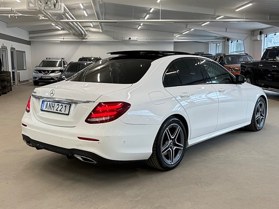 Mercedes-Benz E200 d 3 of 5