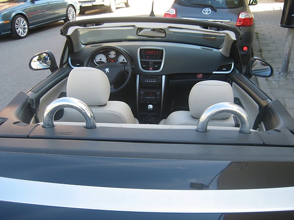 Peugeot 207 CC 8 of 12