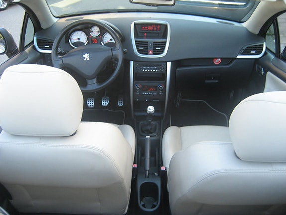 Peugeot 207 CC 9 of 12