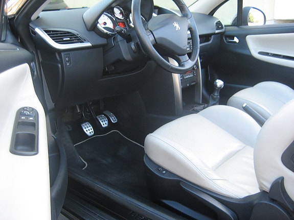 Peugeot 207 CC 12 of 12
