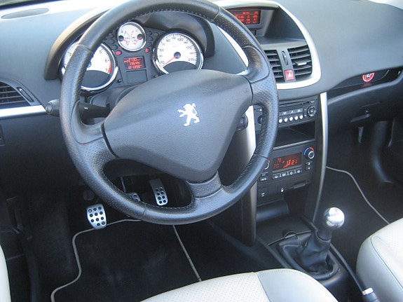 Peugeot 207 CC 10 of 12