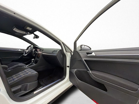 Volkswagen Golf I 23 of 30