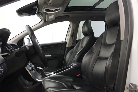 Volvo XC60 14 of 28
