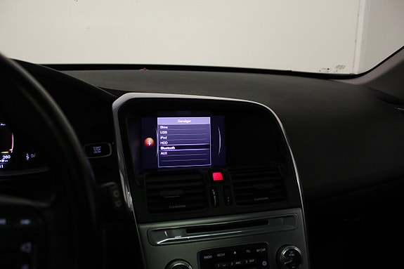 Volvo XC60 23 of 28