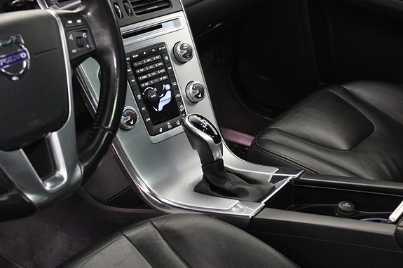 Volvo XC60 13 of 28