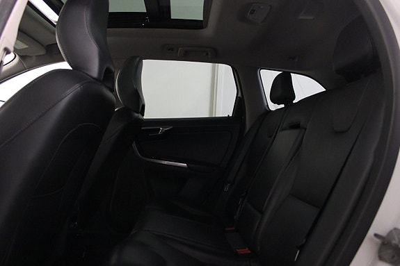 Volvo XC60 15 of 28