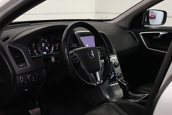 Volvo XC60 12 of 28