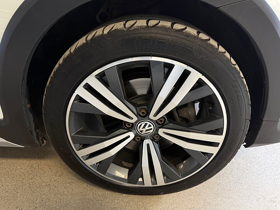 Volkswagen Golf Alltrack 9 of 10