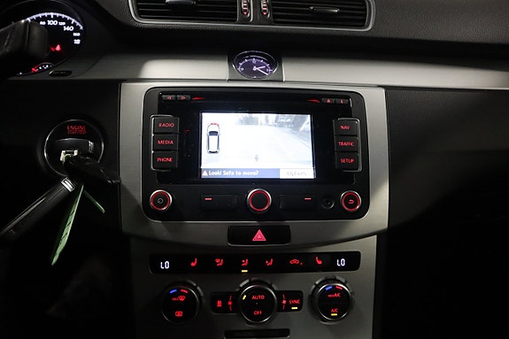 Volkswagen Passat Alltrack 9 of 17