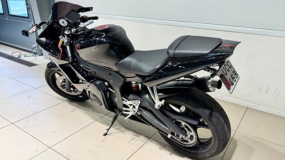 Yamaha YZF-R6 0.6 4 of 11