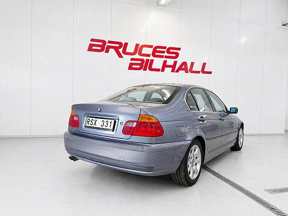 BMW 320 3 of 11