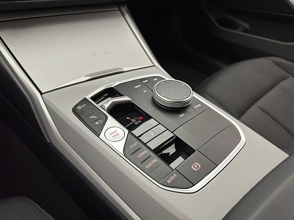 BMW 330e 20 of 30