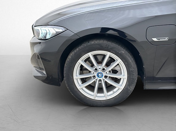 BMW 330e 27 of 30
