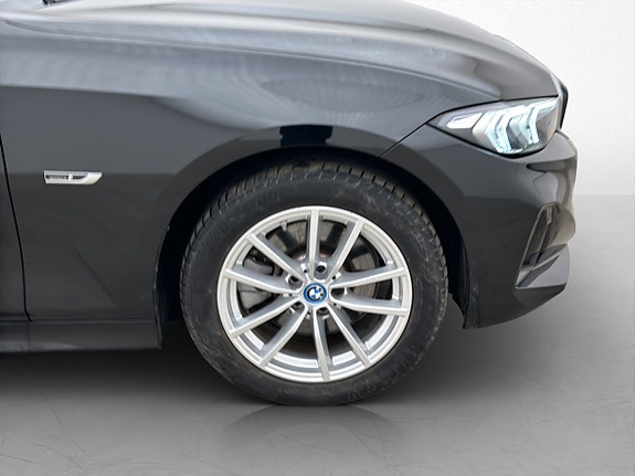 BMW 330e 30 of 30