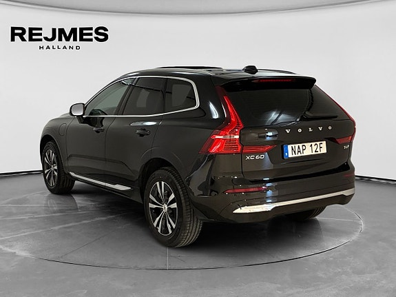 Volvo XC60 2 of 15