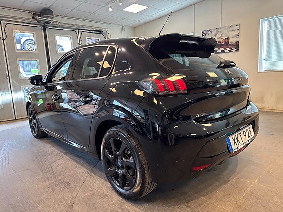 Peugeot 208 3 of 5