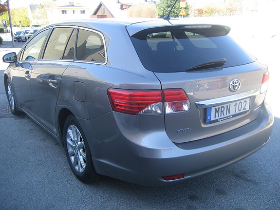 Toyota Avensis 4 of 5