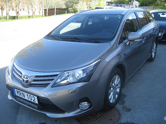 Toyota Avensis 3 of 5