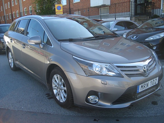 Toyota Avensis 2 of 5