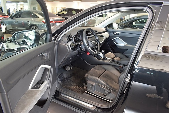 Audi Q3 3 of 5