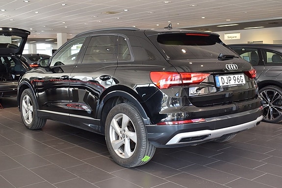 Audi Q3 2 of 5