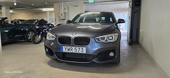 BMW 118i 2 of 5