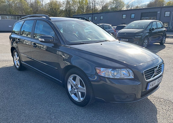 Volvo V50 3 of 5