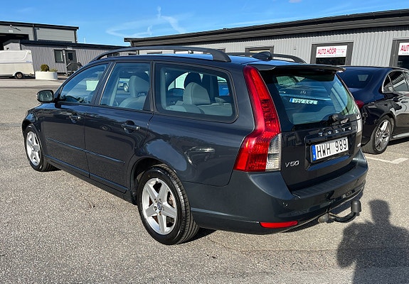Volvo V50 2 of 5