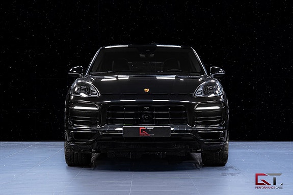 Porsche Cayenne 4 of 5