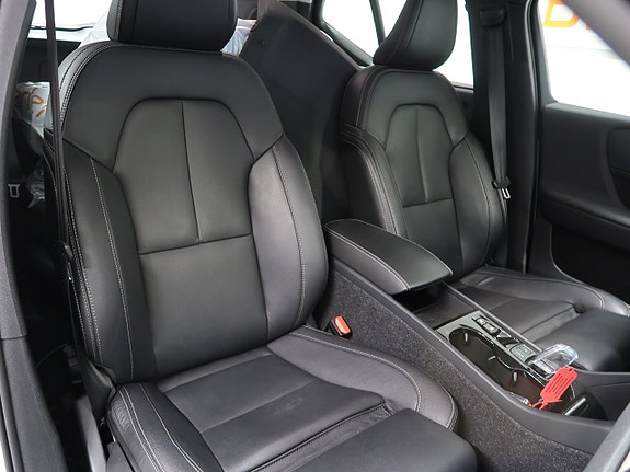 Volvo XC40 21 of 30