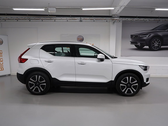 Volvo XC40 4 of 5